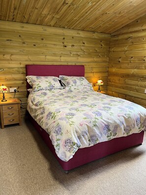 1 bedroom, free WiFi, bed sheets - Coastal retreat Converted Stables, ,  close to Maidencombe beach & pubs. (Stokeinteignhead Torquay,)