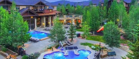 Piscina interna, piscina externa