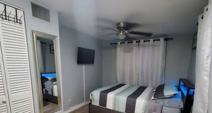 Private Guest Suite close to Hard Rock Stadium / Casino and the beaches