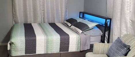 1 chambre, fer et planche à repasser, Wi-Fi gratuit, draps fournis