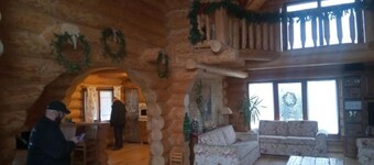 Delux Land of Plenty