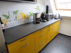 Kjøleskap, mikrobølgeovn, ovn og oppvaskmaskin