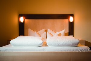 客房内保险箱、遮光窗帘、隔音、熨斗/熨板