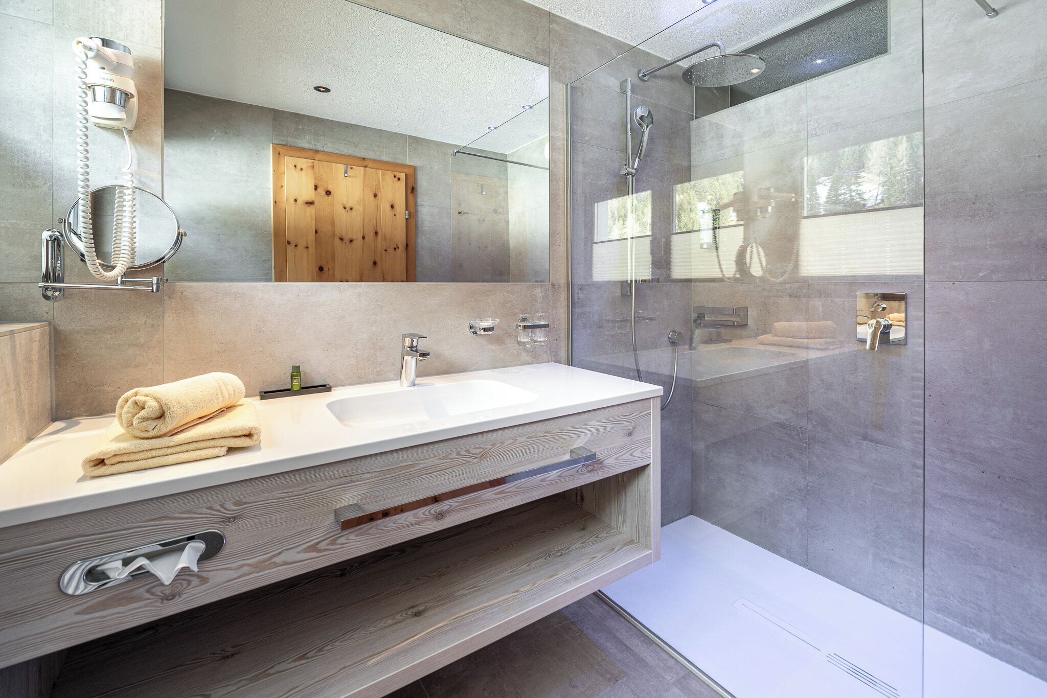 Superior Single Room | Bathroom | Shower, free toiletries, hair dryer, bathrobes