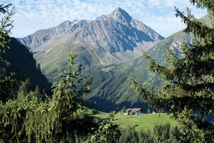 舒适双人房 | 客房内保险箱、遮光窗帘、隔音、熨斗/熨板