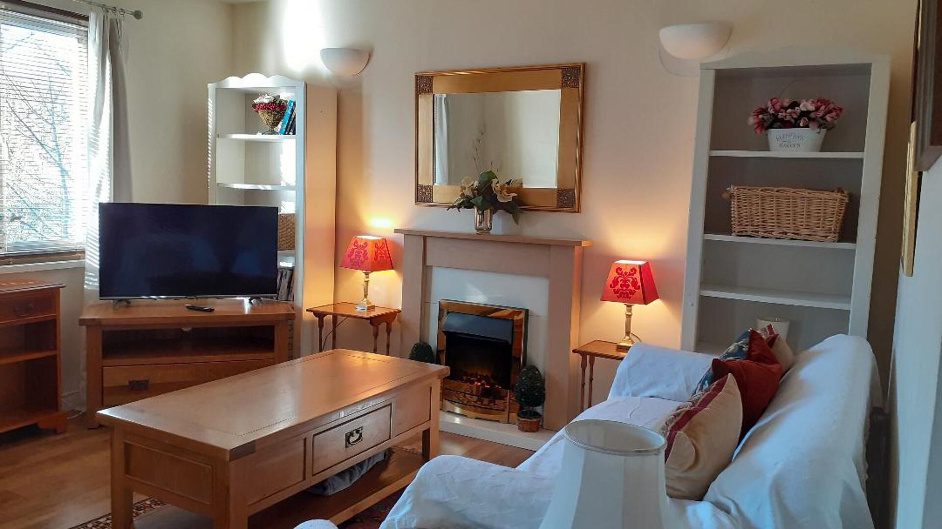Cosy Autumn Retreat 3 Bed Lodge on 35 Acre Estate