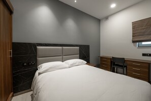 Penthouse Prestigio | Ropa de cama hipoalergénica y caja de seguridad en la habitación 