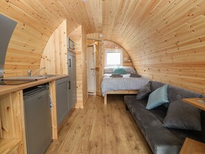 1 bedroom, individually decorated, individually furnished, free WiFi - Nebo Pod (Rhosgoch)