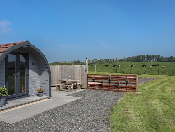 Outdoor dining - Nebo Pod (Rhosgoch)