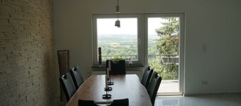 Ferienhaus mit Wunderschöner Aussicht in Zentraler Lage