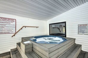 Spa - Cozy Retreat in the Heart of the City: Enjoy Free Daily Attractions & Indoor Pool! (Branson)