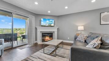 Smart-TV, Kamin, DVD-Player