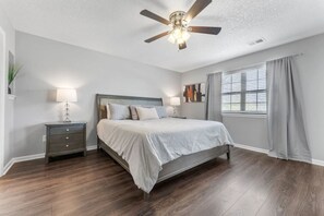 2 chambres, espace de travail pour ordinateur portable