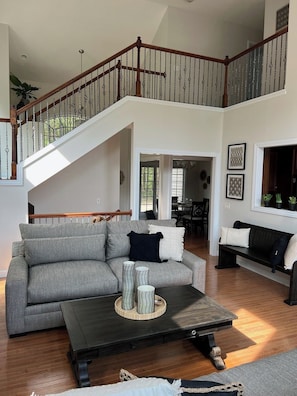 Smart TV, video games, computer monitors - Luxury meets nature this Innsbrook stunning home (Innsbrook)
