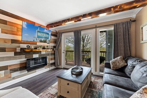Cozy Branson Condo with Free attraction Tickets! Easy Walk-In Access & Close to Attractions!