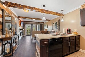 Interior - Cozy Branson Condo with Free attraction Tickets! Easy Walk-In Access & Close to Attractions! (Reeds Spring)