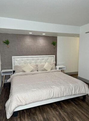 1 habitación, tabla de planchar con plancha, wifi gratis y ropa de cama 