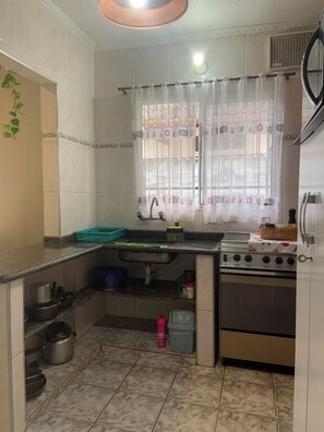 Fridge, oven, stovetop, cookware/dishes/utensils