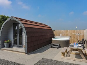Cottage | Terrace/patio - Parys Pod (Rhosgoch)