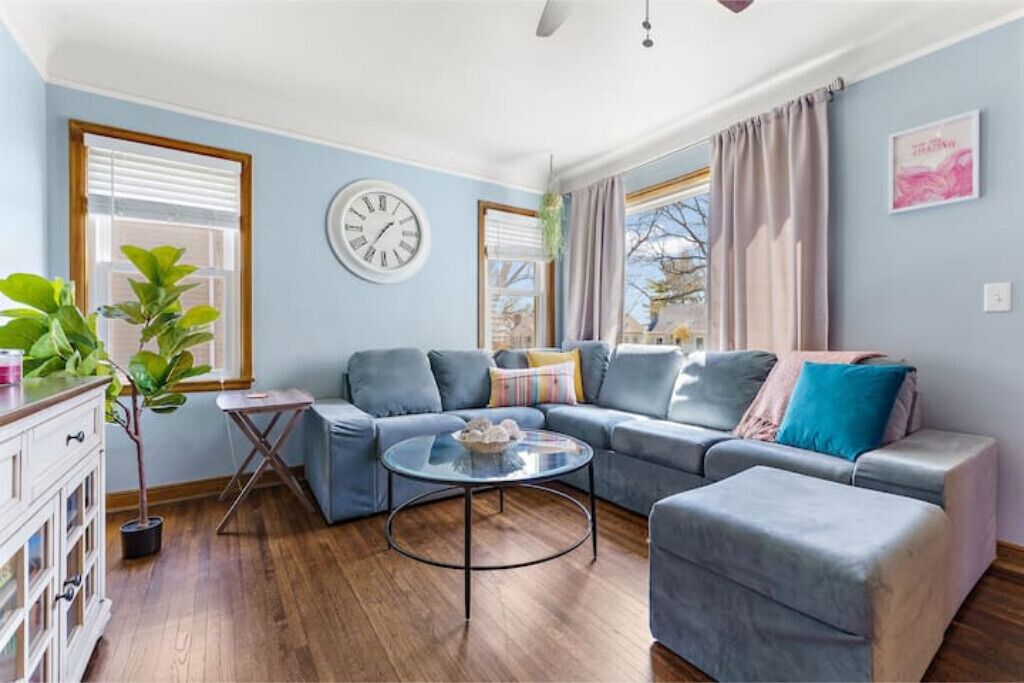 Bright & Modern | Centrally Located