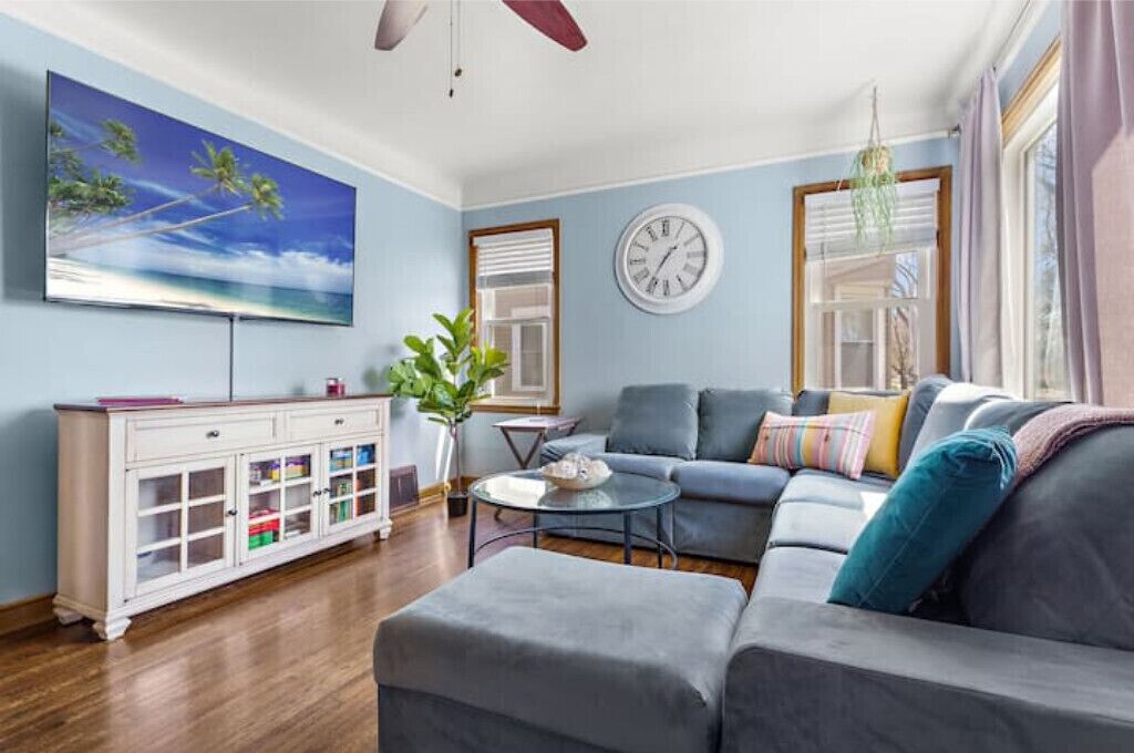 Bright & Modern | Centrally Located