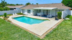 A heated pool - BOOK NOW & SAVE!! CLOSE TO IMG!  Base Rent has been REDUCED by 20 percent!  West Bradenton Pool Home | Heated Pool | Near Anna Maria Island | 3BR/2BA | Sleeps 6 (Bradenton)