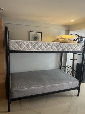 Comfort Shared Dormitory | In-room safe, free WiFi - Jomtien Beach hostel & Guesthouse  (Pattaya)