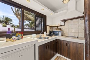 Kjøleskap, mikrobølgeovn, kaffetrakter/tekoker og vannkoker