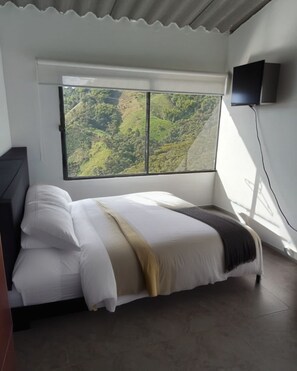 Basic Double Room | Individually furnished, free WiFi, bed sheets - Ecohotel Portillo de San Bernardo  (Vergara)