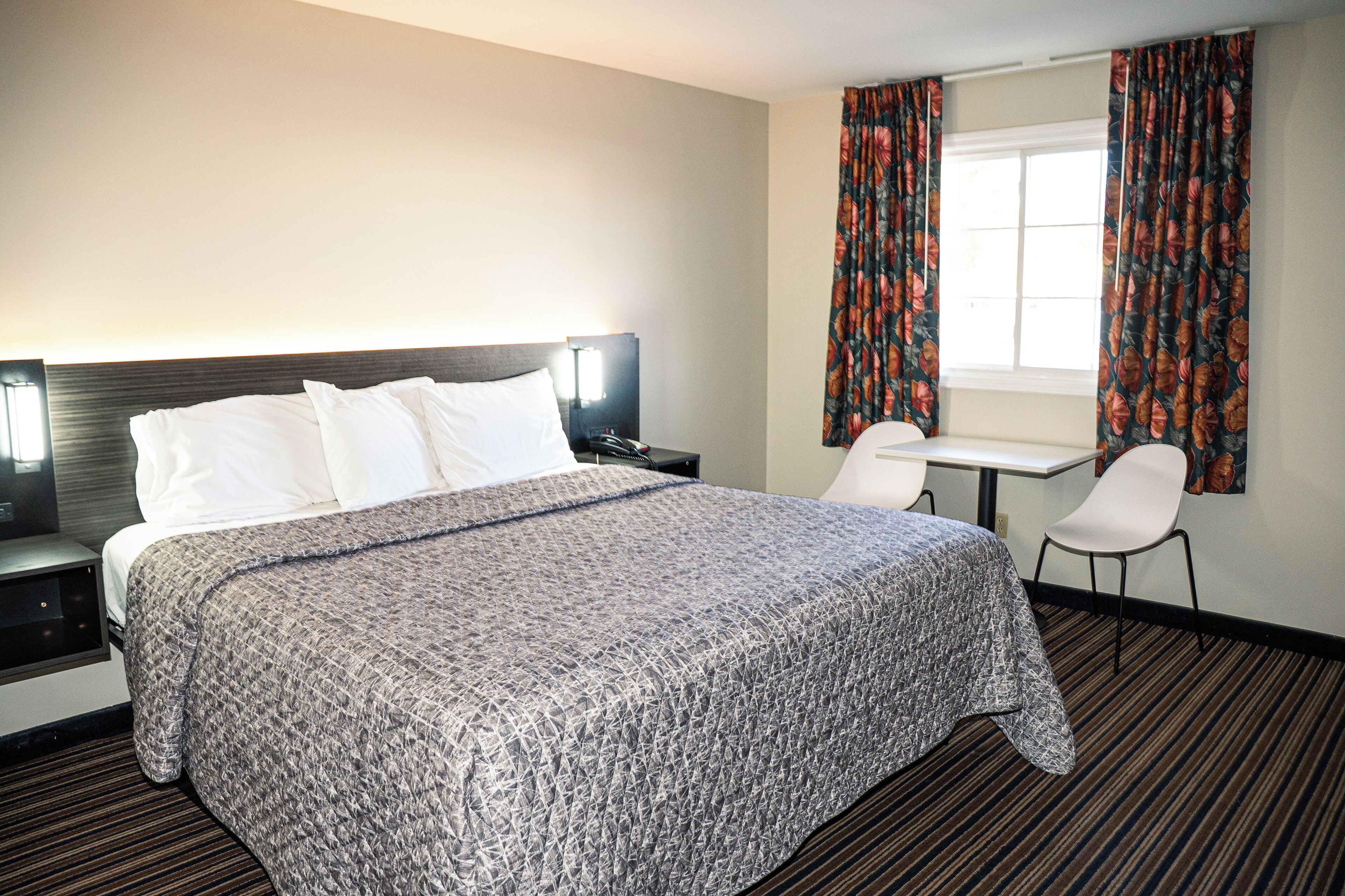 Luxury King Suite | デスク、アイロン / アイロン台、WiFi (無料)、ベッドシーツ