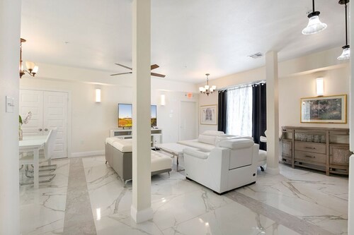 Enchanting 4BR Condo Close to St. Charles Avenue