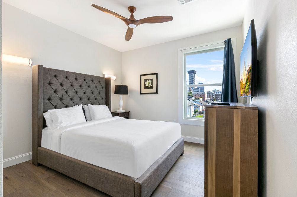 Sleek 4BR Urban Getaway in Proximity to FQ