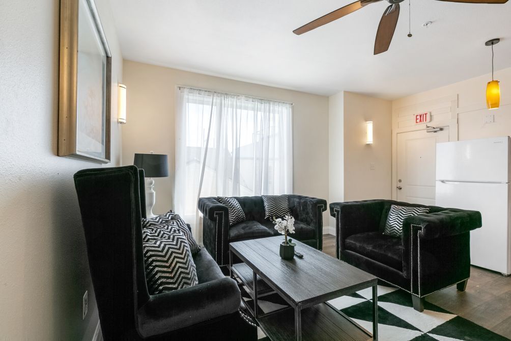 Sleek 4BR Urban Getaway in Proximity to FQ