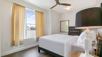 4 bedrooms, iron/ironing board, bed sheets