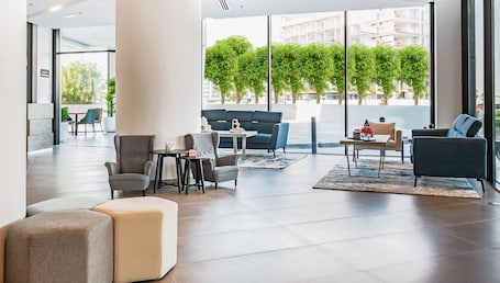 Lobby. Pyramisa Hotel Apartments Dubai