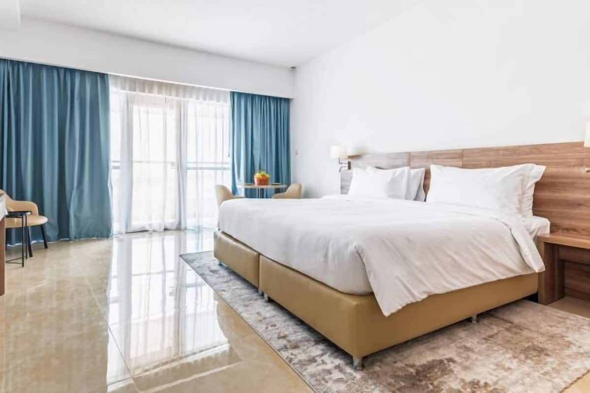 1 bedroom, in-room safe, desk, laptop workspace