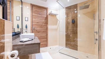 Departamento Premium | Caja de seguridad en la habitación y escritorio