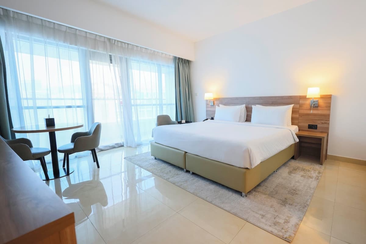 Family Premium One Bedroom Suite | 1 bedroom, in-room safe, desk, laptop workspace