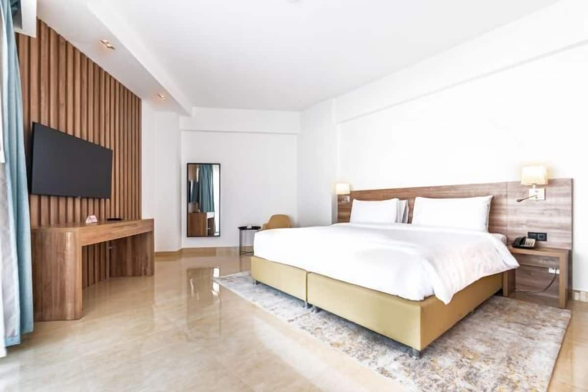 1 bedroom, in-room safe, desk, laptop workspace