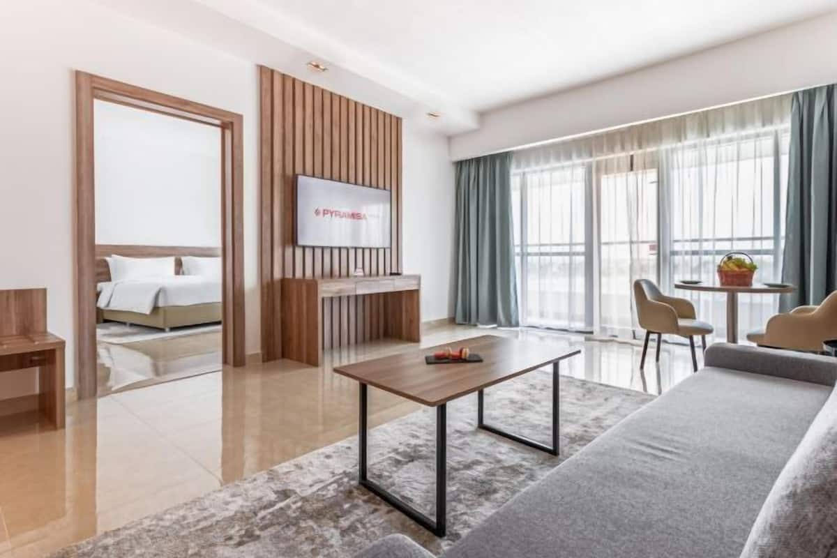 1 bedroom, in-room safe, desk, laptop workspace