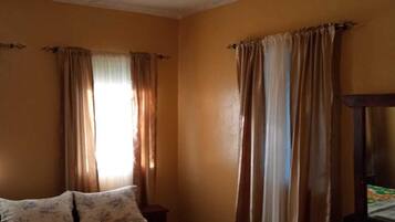 3 soveværelser, pengeskab på værelset, strygejern/strygebræt