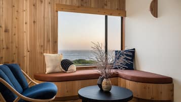 Minibar, wifi gratis y ropa de cama