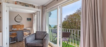 Salty Kisses - Sea Front Apartment