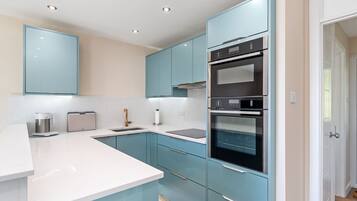 Refrigerador, microondas, horno y lavavajillas