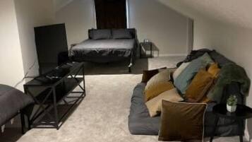 2 chambres, fer et planche à repasser, Wi-Fi, draps fournis