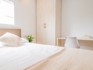 1 chambre, fer et planche Ă repasser, Wi-Fi gratuit, draps fournis