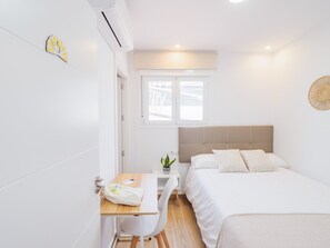 1 chambre, bureau, accès au Wi-Fi (inclus), literie fournie