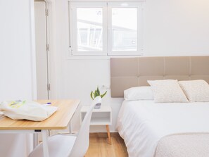 1 bedroom, desk, free WiFi, bed sheets