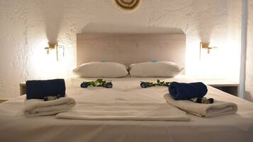 Deluxe Suite, Sea View | 1 bedroom, premium bedding, minibar, individually decorated