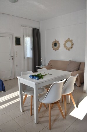 豪華套房, 海景 | 高級寢具、迷你吧、獨特裝潢、布置獨特